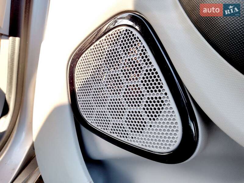 Хэтчбек Renault Zoe 2015 в Одессе фото 24 Хэтчбек Renault Zoe 2015 в Одессе