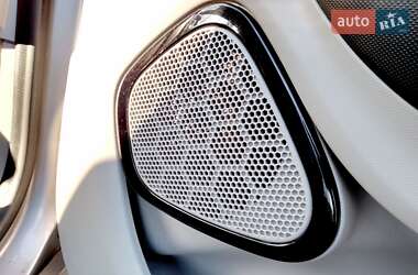 Хэтчбек Renault Zoe 2015 в 