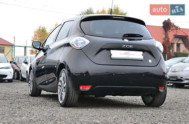 Хэтчбек Renault Zoe 2016 в 