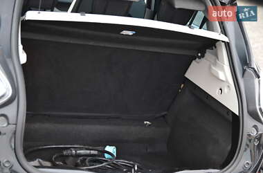 Хэтчбек Renault Zoe 2016 в 