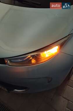 Хэтчбек Renault Zoe 2015 в 
