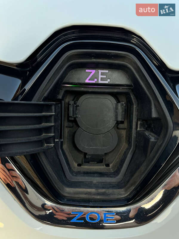Хэтчбек Renault Zoe 2021 в 