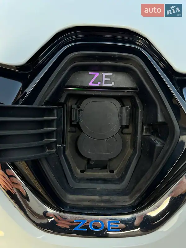Хэтчбек Renault Zoe 2021 в 