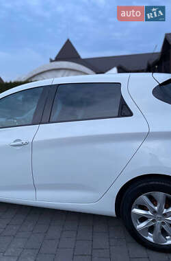 Хетчбек Renault Zoe 2016 в 