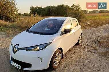 Хэтчбек Renault Zoe 2015 в 