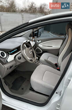 Хэтчбек Renault Zoe 2015 в 