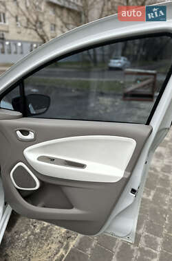 Хэтчбек Renault Zoe 2015 в 