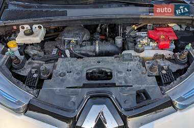 Хэтчбек Renault Zoe 2015 в 