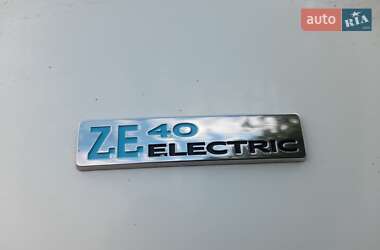 Хэтчбек Renault Zoe 2017 в 
