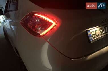 Хэтчбек Renault Zoe 2017 в 
