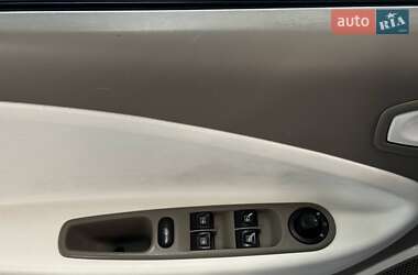 Хэтчбек Renault Zoe 2013 в 