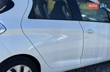 Хэтчбек Renault Zoe 2016 в 