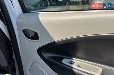 Хэтчбек Renault Zoe 2016 в 