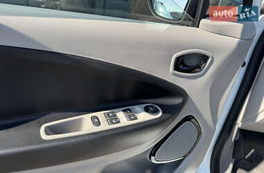 Хэтчбек Renault Zoe 2016 в 