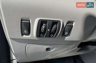 Хэтчбек Renault Zoe 2016 в 