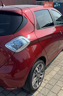 Хэтчбек Renault Zoe 2017 в 