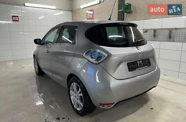 Хэтчбек Renault Zoe 2016 в 