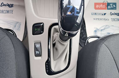 Хэтчбек Renault Zoe 2016 в 