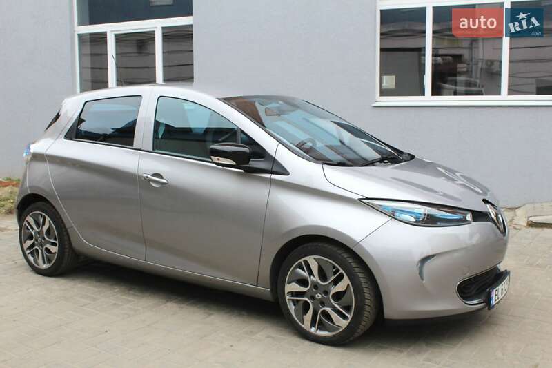 Хэтчбек Renault Zoe 2015 в 