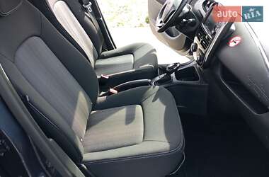 Хэтчбек Renault Zoe 2018 в 