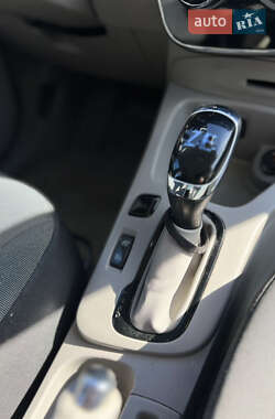 Хэтчбек Renault Zoe 2014 в 