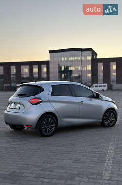 Хэтчбек Renault Zoe 2021 в 