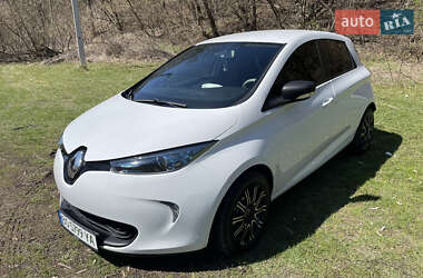 Хэтчбек Renault Zoe 2017 в 