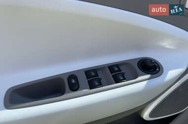 Хэтчбек Renault Zoe 2017 в 