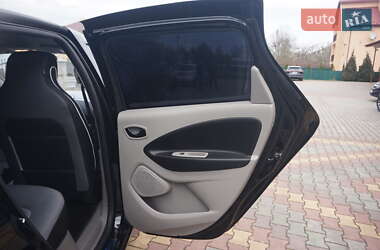Хетчбек Renault Zoe 2013 в 