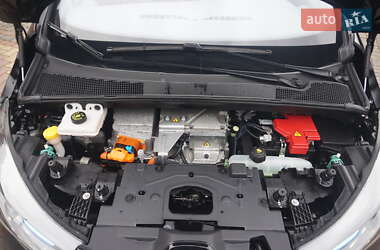 Хетчбек Renault Zoe 2013 в 