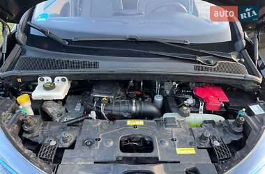 Хэтчбек Renault Zoe 2015 в 