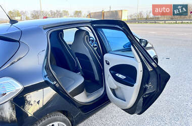 Хэтчбек Renault Zoe 2015 в 