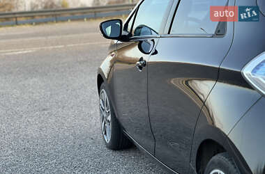 Хэтчбек Renault Zoe 2015 в 