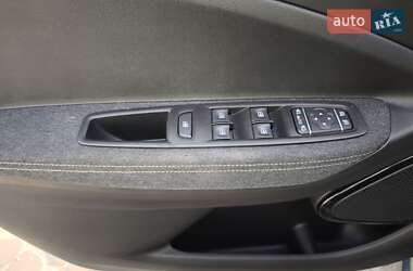 Хэтчбек Renault Zoe 2023 в 
