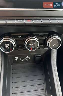 Хэтчбек Renault Zoe 2020 в 