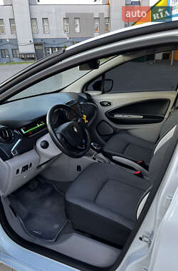 Хэтчбек Renault Zoe 2016 в 