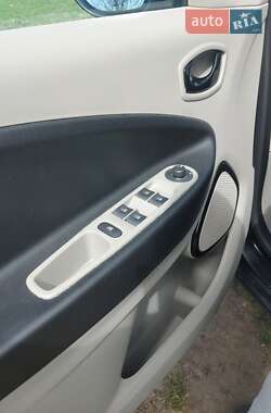 Хэтчбек Renault Zoe 2015 в 