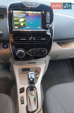 Хэтчбек Renault Zoe 2015 в 