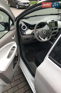 Хэтчбек Renault Zoe 2017 в 