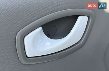 Хетчбек Renault Zoe 2015 в 