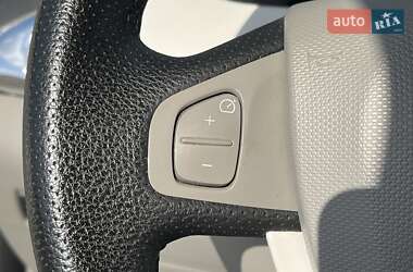 Хетчбек Renault Zoe 2015 в 