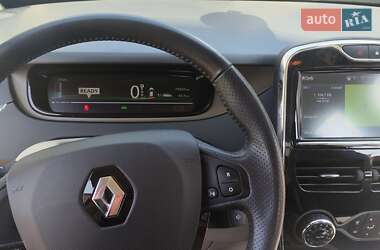 Хетчбек Renault Zoe 2016 в 