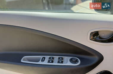 Хэтчбек Renault Zoe 2014 в 