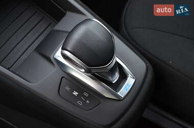Хэтчбек Renault Zoe 2021 в 