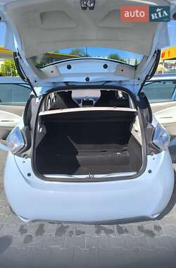 Хетчбек Renault Zoe 2016 в 