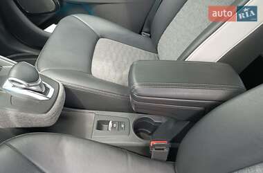 Хэтчбек Renault Zoe 2020 в 
