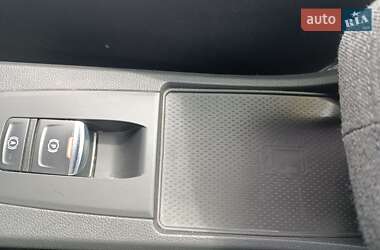 Хэтчбек Renault Zoe 2020 в 