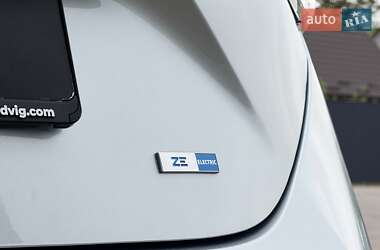 Хэтчбек Renault Zoe 2021 в 