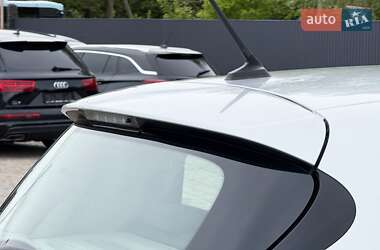 Хэтчбек Renault Zoe 2021 в 