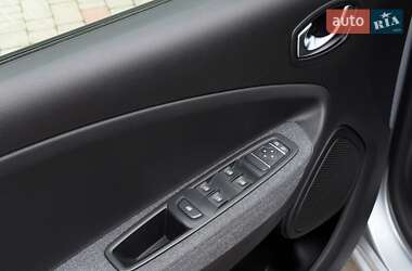 Хэтчбек Renault Zoe 2021 в 